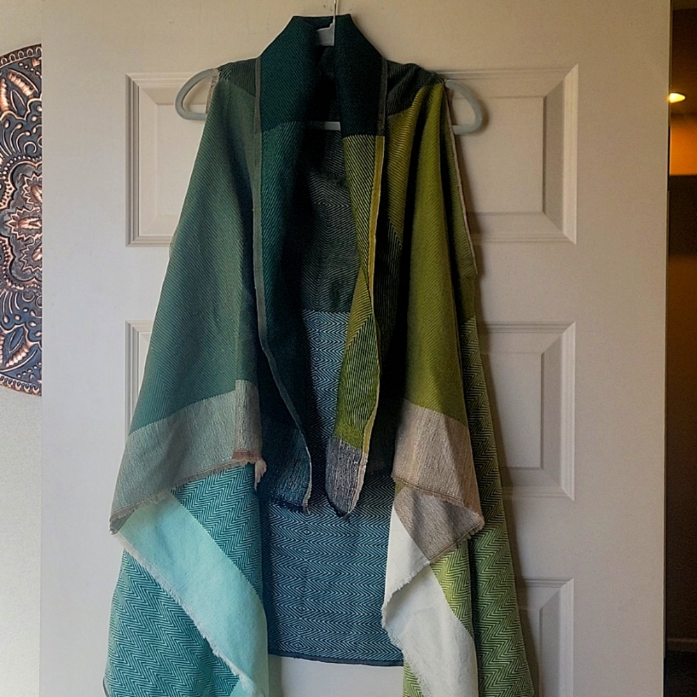 Saks Fifth Avenue Fifth Origins Karigar Green Wrap/Scarf
